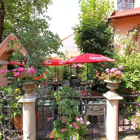 库里塞克旅馆 3* 兹诺伊莫