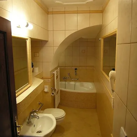 库里塞克旅馆 3*