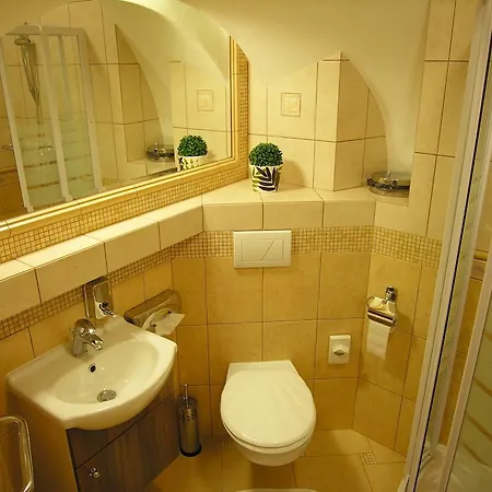 库里塞克旅馆 兹诺伊莫